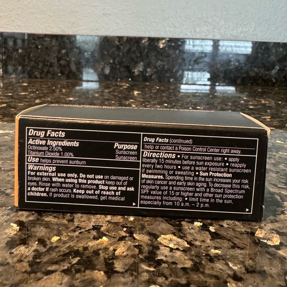 MAC Studio Fix Fluid Foundation C5 - Picture 2 of 4